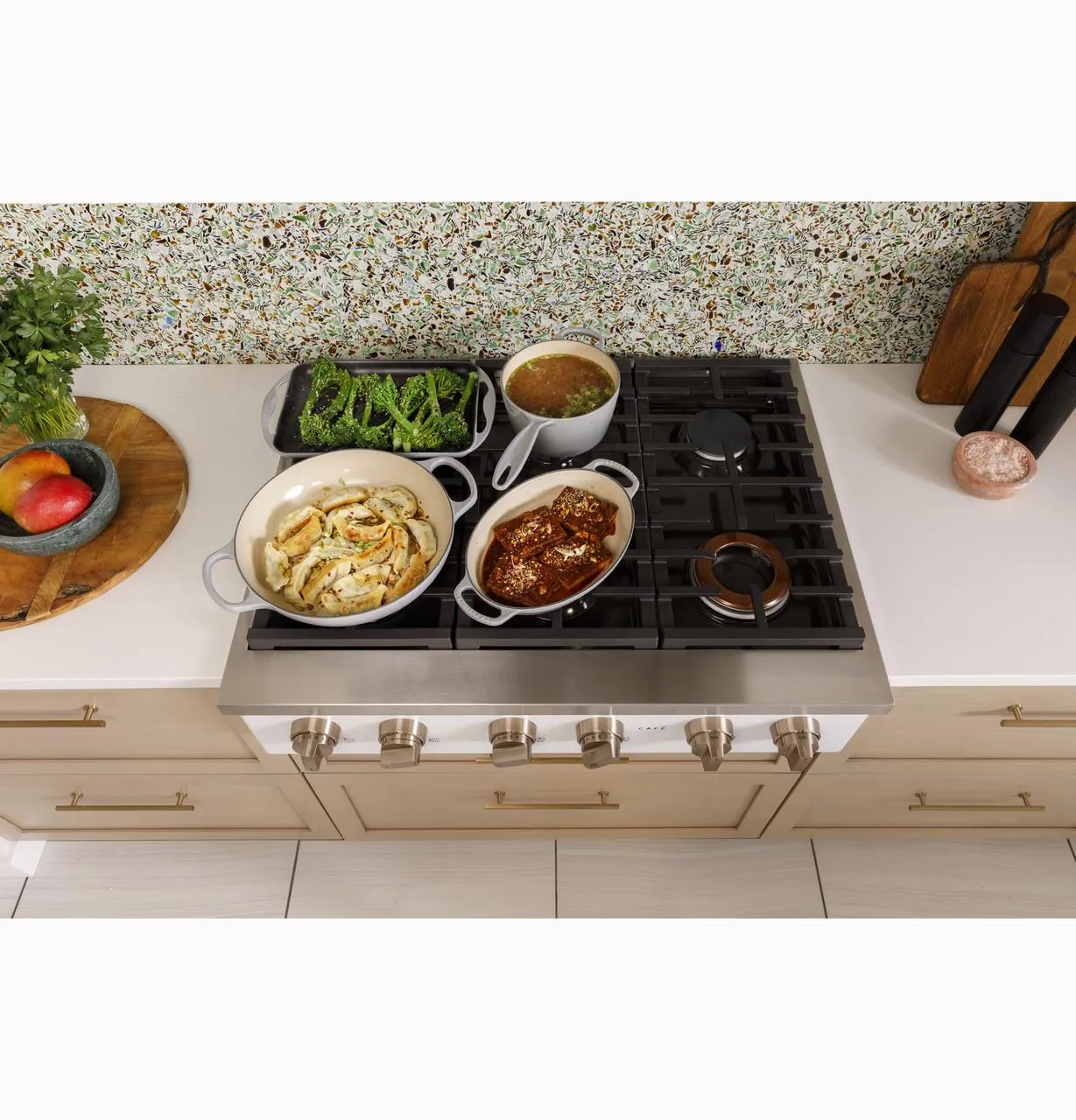 Cafe CGU366P4TW2 Caf(eback)™ 36" Commercial-Style Gas Rangetop with 6 Burners (Natural Gas)