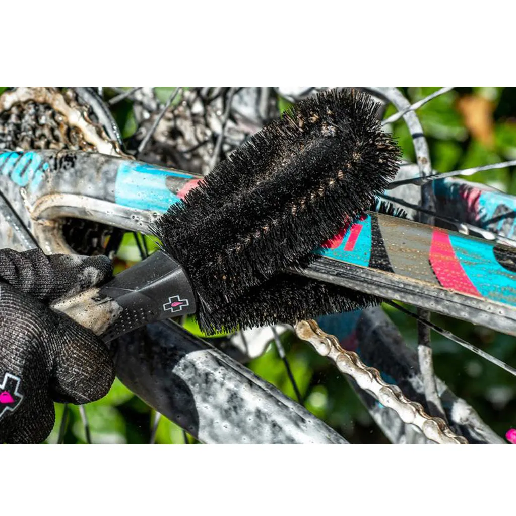 MUC-OFF MOTORCYCLE/BIKE TWO PRONG BRUSH